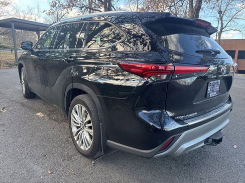 Used 2023 Toyota Highlander Platinum image 6