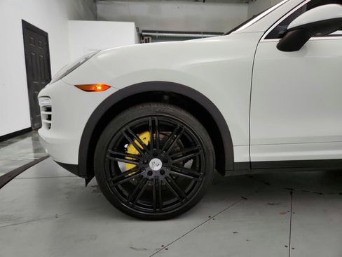Used 2013 Porsche Cayenne Diesel AWD/4WD image 31