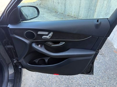 Used 2022 Mercedes-Benz GLC 300 4MATIC image 22