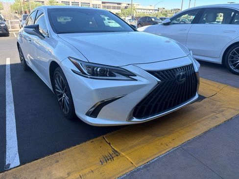 Used 2022 Lexus ES 350 w/ Premium Package FWD image 2