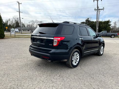 Used 2015 Ford Explorer XLT w/ Equipment Group 202A image 5