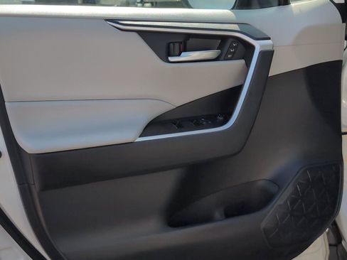 Used 2022 Toyota RAV4 XLE Premium AWD/4WD image 19