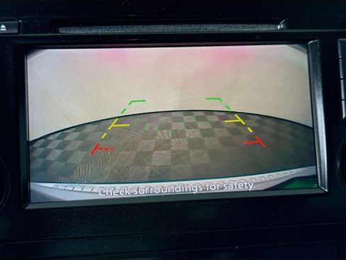 Used 2018 Nissan Rogue SV image 19