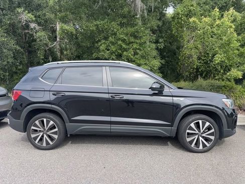 Certified 2024 Volkswagen Taos SE FWD image 2