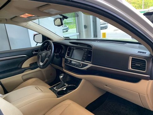Used 2014 Toyota Highlander Limited AWD/4WD image 22