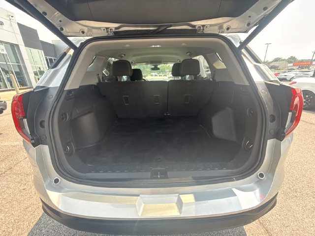 Used 2022 GMC Terrain SLE w/ Driver Convenience Package FWD image 10