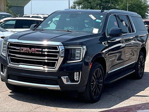 Used 2023 GMC Yukon XL SLT AWD/4WD image 7