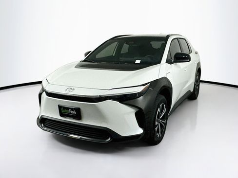 Used 2025 Toyota bZ4X FWD image 3