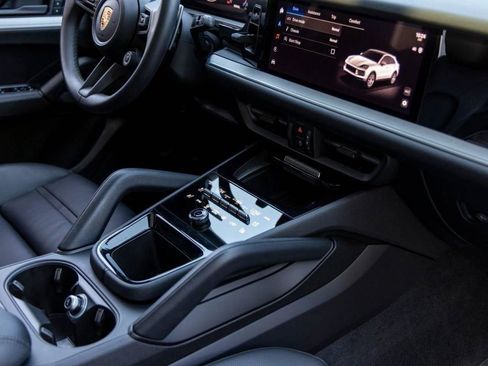 Certified 2025 Porsche Cayenne Coupe image 85