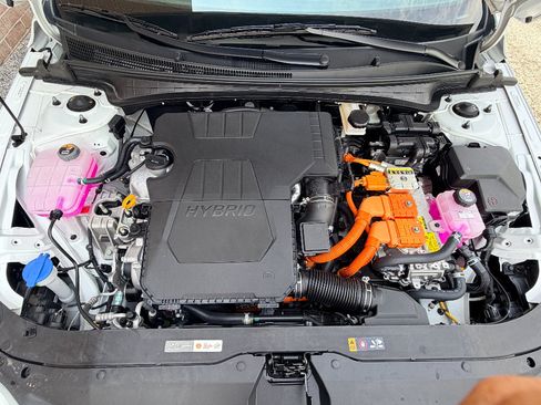 Used 2025 Hyundai Elantra SEL FWD image 27