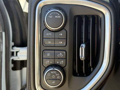 Used 2021 Chevrolet Silverado 2500 LTZ AWD/4WD image 24