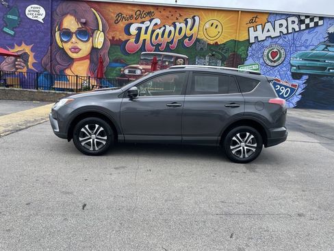 Used 2016 Toyota RAV4 LE AWD/4WD image 2