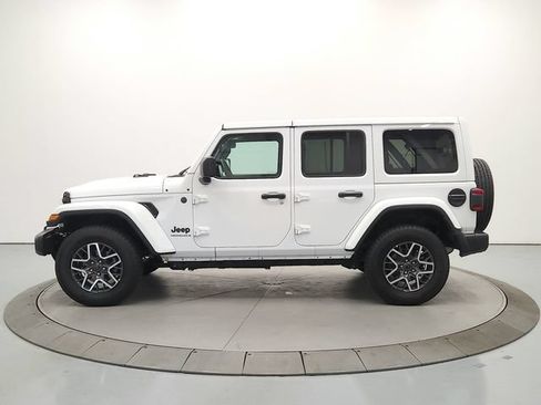 Used 2025 Jeep Wrangler Unlimited Sahara AWD/4WD image 4