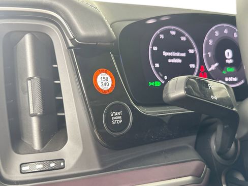 Certified 2025 Porsche Cayenne S image 36