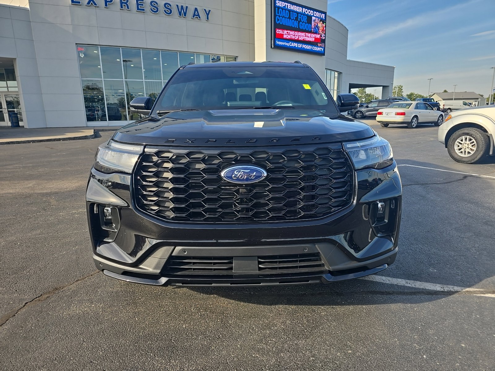 Used 2025 Ford Explorer ST-Line w/ Premium Package AWD/4WD image 2