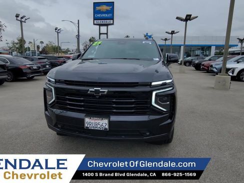 Certified 2025 Chevrolet Suburban RST image 3