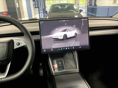 Used 2026 Tesla Model Y AWD image 18