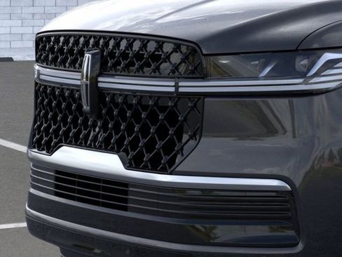 New 2026 Lincoln Navigator Reserve w/ Jet Appearance Package AWD/4WD image 17