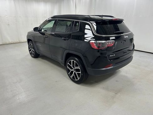 Used 2025 Jeep Compass Limited AWD/4WD image 7