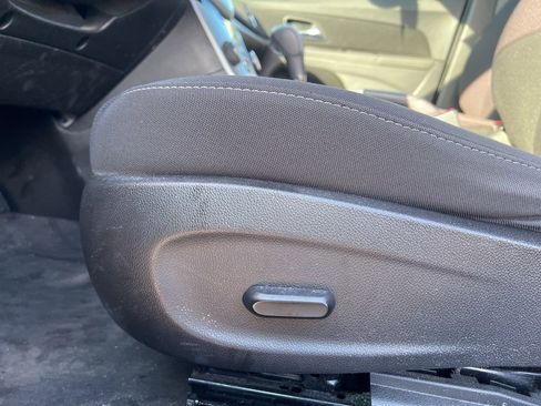 Used 2016 Chevrolet Cruze LT image 10