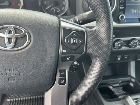 Used 2020 Toyota Tacoma SR5 AWD/4WD image 20