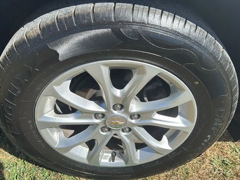 Used 2019 Chevrolet Equinox LS AWD/4WD image 12