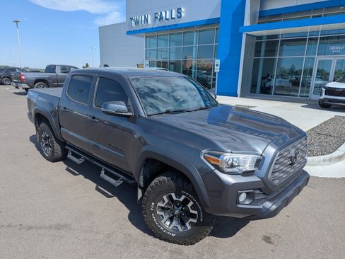 Used 2021 Toyota Tacoma TRD Off-Road AWD/4WD image 4