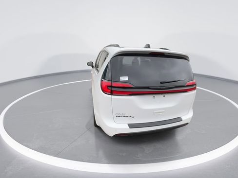 Used 2024 Chrysler Pacifica Touring-L w/ S Appearance Package FWD image 7