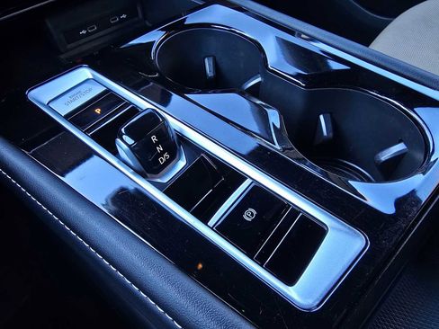 Used 2024 Volkswagen Atlas Cross Sport SE image 37