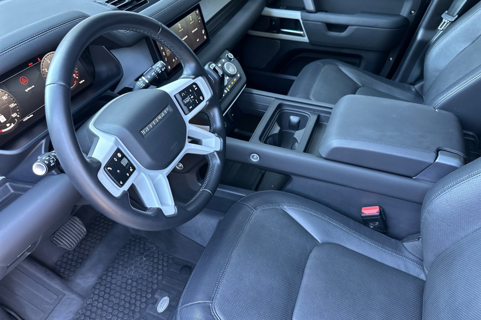 Used 2024 Land Rover Defender 110 X-Dynamic SE AWD/4WD image 4