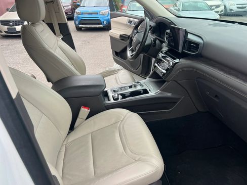 Used 2023 Ford Explorer Platinum AWD/4WD image 25