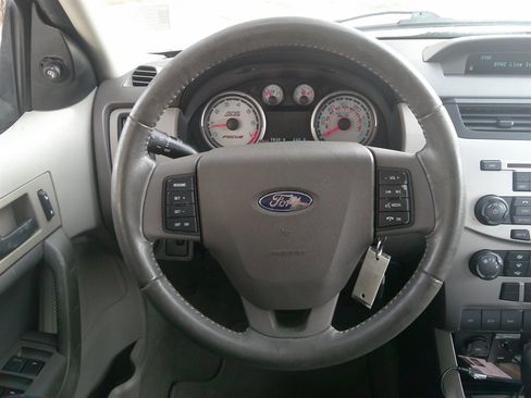 Used 2010 Ford Focus SE image 29
