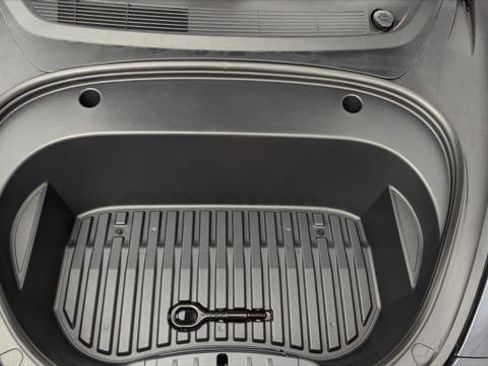 Used 2023 Tesla Model 3 Standard Range image 32