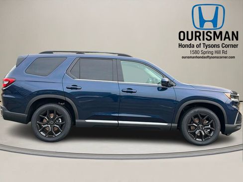 New 2025 Honda Pilot Touring image 2