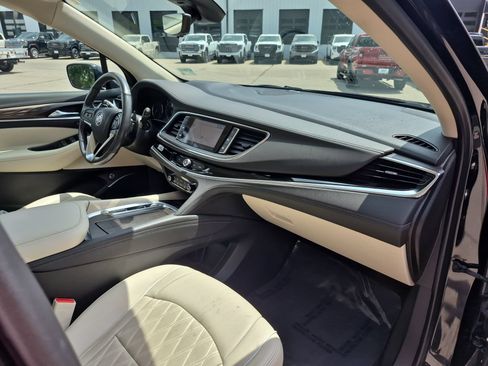 Used 2022 Buick Enclave Avenir w/ Avenir Technology Package AWD/4WD image 31