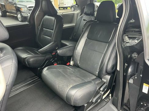 Used 2016 Toyota Sienna SE Premium FWD image 19