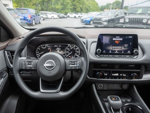 Used 2023 Nissan Rogue SV AWD/4WD image 23