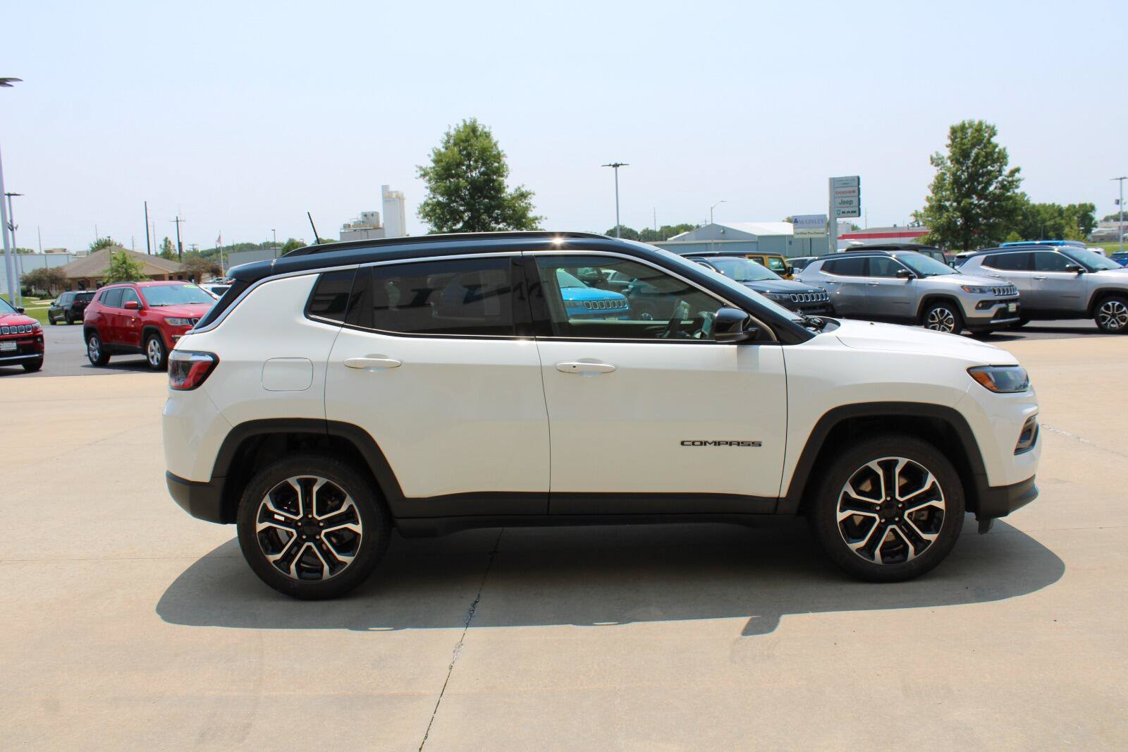 Used 2023 Jeep Compass Limited AWD/4WD image 6