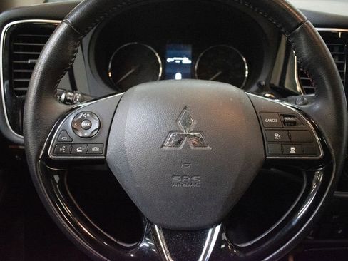 Used 2019 Mitsubishi Outlander AWD image 12