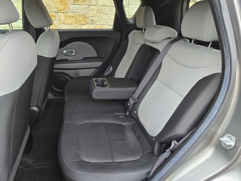 Used 2014 Kia Soul FWD image 7