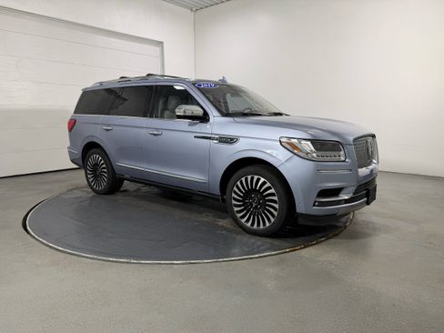 Used 2019 Lincoln Navigator Black Label w/ Cargo Package image 2