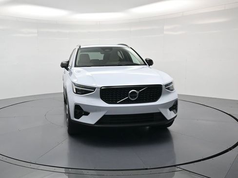 Used 2024 Volvo XC40 B5 Plus AWD/4WD image 33