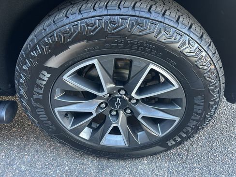 Used 2023 Chevrolet Tahoe Z71 w/ Luxury Package image 37