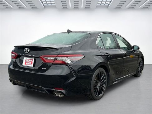 Used 2022 Toyota Camry XSE image 4