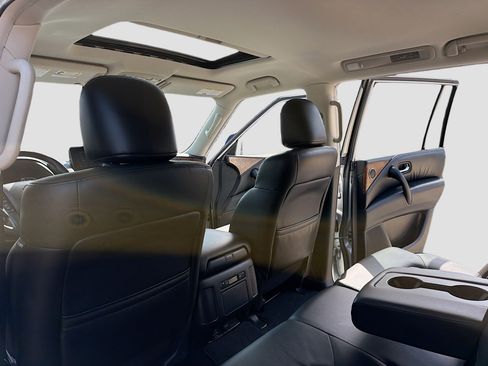 Used 2024 Nissan Armada SL AWD/4WD image 6