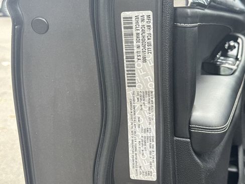 Used 2023 Jeep Grand Cherokee Overland image 34