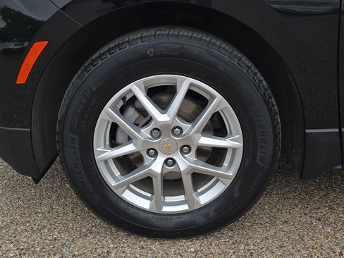 Used 2024 Chevrolet Equinox LT w/ LPO, Floor Liner Package FWD image 11