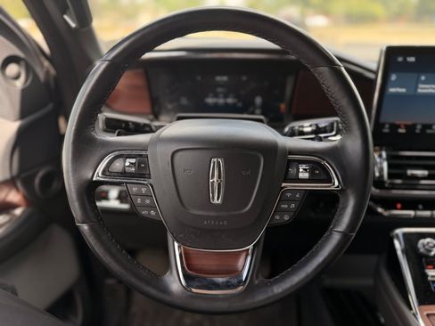 Used 2023 Lincoln Navigator Reserve AWD/4WD image 13