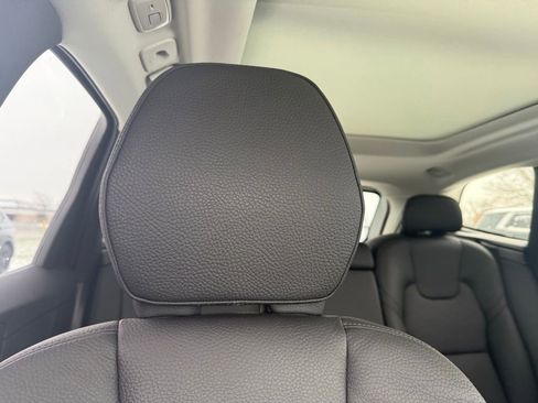 Used 2025 Volvo XC60 B5 Plus image 33