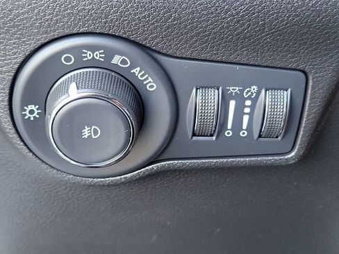 Used 2022 Jeep Compass Latitude FWD image 18